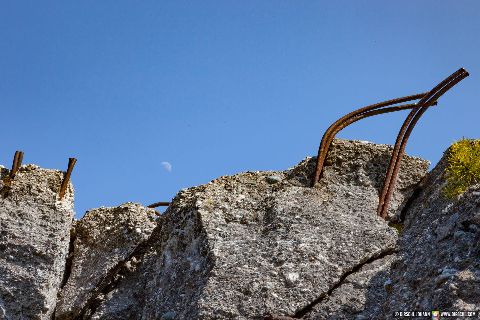 Gemeinde Mühldorfer_Hart Landkreis Mühldorf Bunkerdecke mit Mond (Dirschl Johann) Deutschland MÜ